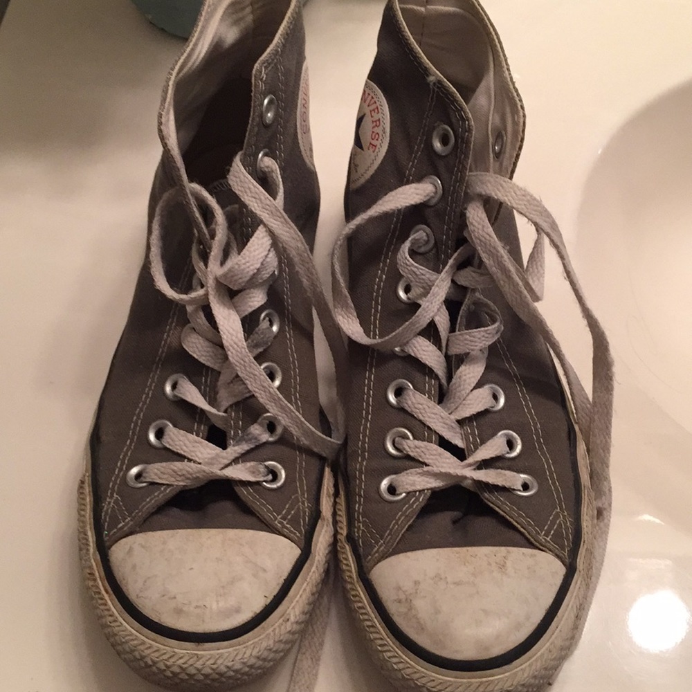 Grey converse